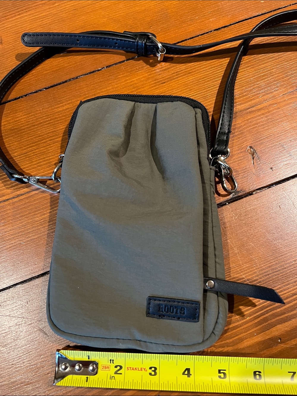 Roots Canada Olive Green Nylon & Leather Crossbody Mini Bag Pouch - Picture 7 of 7